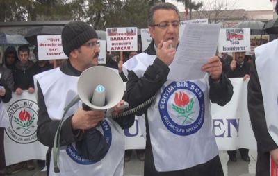 Yağmur Altında Protesto