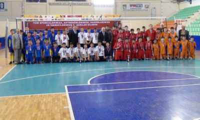 İlköğretim Okulları Voleybolda Kupa Heyecanı Sona Erdi İlköğretim Okulları Voleybolda Kupa Heyecanı Sona Erdi