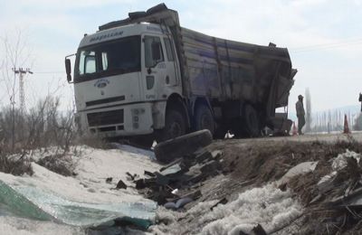 Akıl Almaz Kaza: 2 Ölü Akıl Almaz Kaza: 2 Ölü