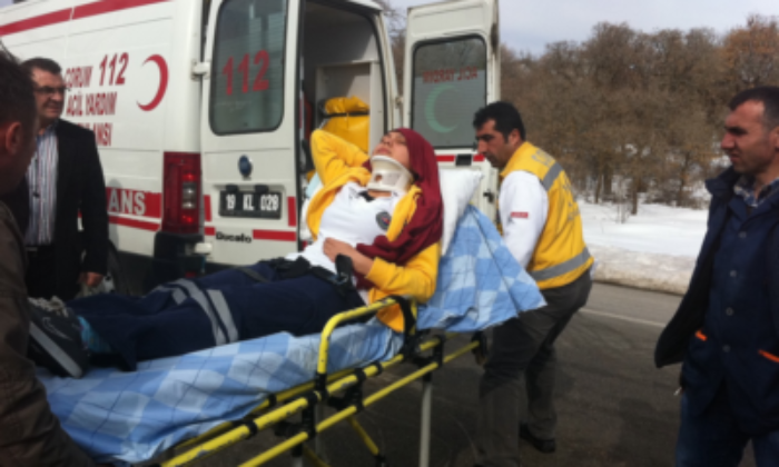 Ambulans Minibüse Çarptı