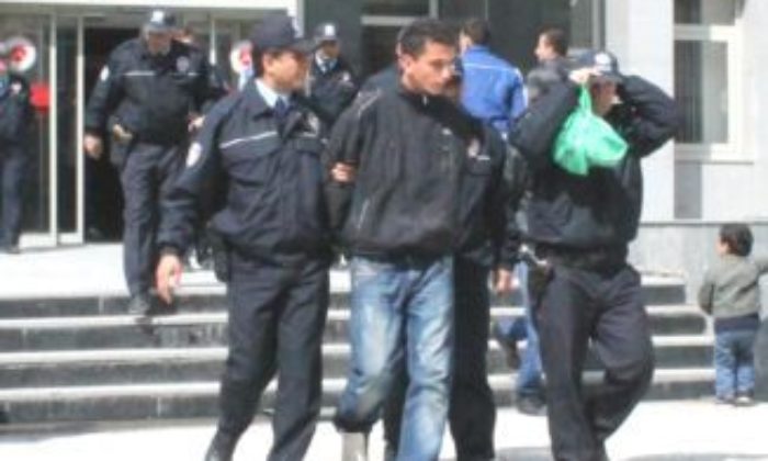 Pir Sultan Abdal Derneği Üyeleri Tutuklandı