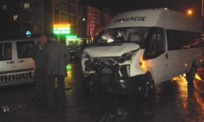 İki Ayrı Kazada Beş Kişi Yaralandı