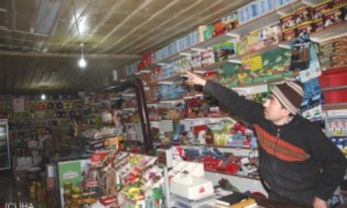 Tavandan Girdiler, 5 Bin Liralık Sigara Çaldılar