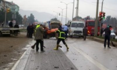 Tır’ın Çarptığı Traktör İkiye Bölündü