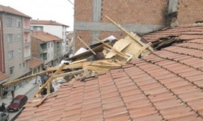 Fırtına Çatıları Uçurdu