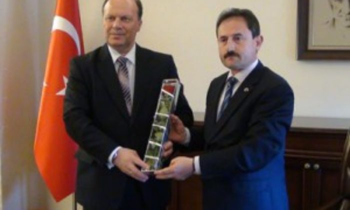 “Biz Peygamber Aşkıyla Var Olduk”