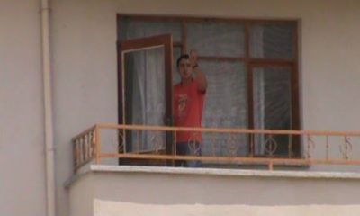 Silahlı ve Kapıyı Açmıyor