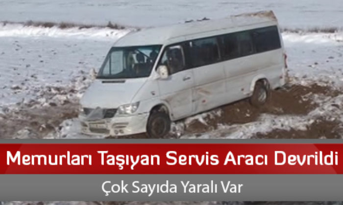 Memurları Taşıyan Servis Aracı Devrildi