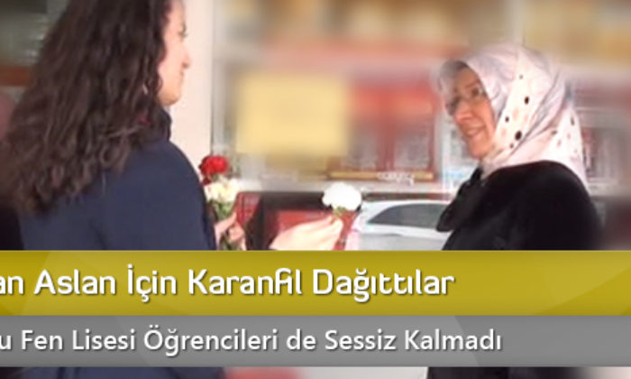 Özgecan Aslan İçin Karanfil Dağıttılar