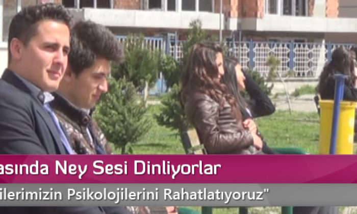 Ders Arasında Ney Sesi Dinliyorlar