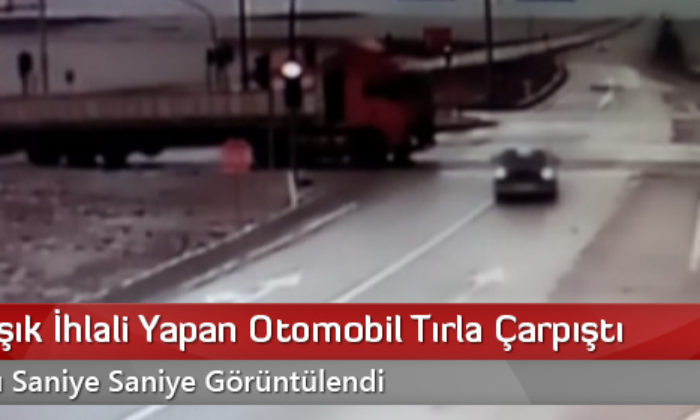Kırmızı Işık İhlali Yapan Otomobil Tırla Çarpıştı
