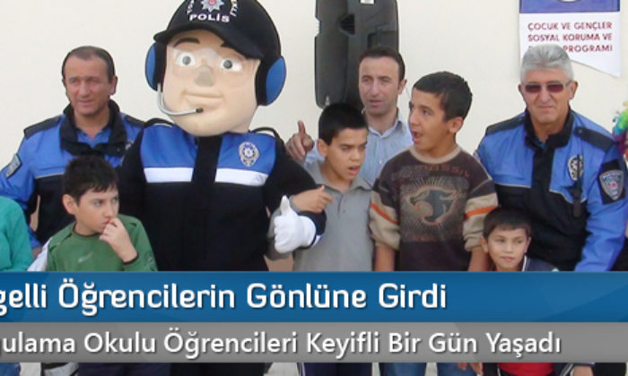 Polis Engelli Öğrencilerin Gönlüne Girdi