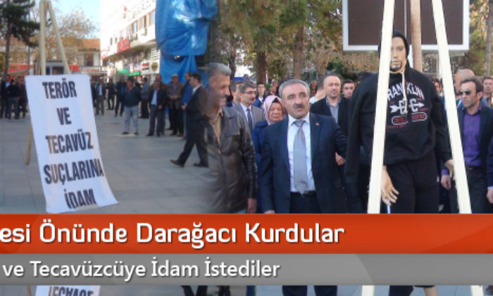 Saat Kulesi Önünde Darağacı Kurdular