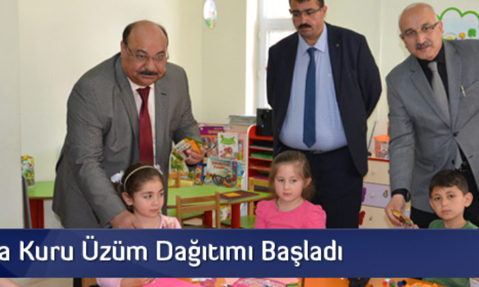 Okullarda Kuru Üzüm Dağıtımı Başladı