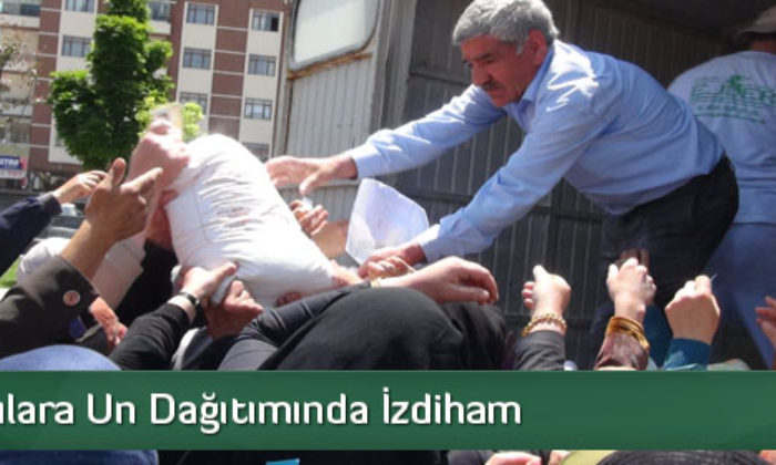 Sığınmacılara Un Dağıtımında İzdiham
