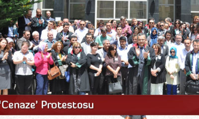 Adliyede ‘Cenaze’ Protestosu