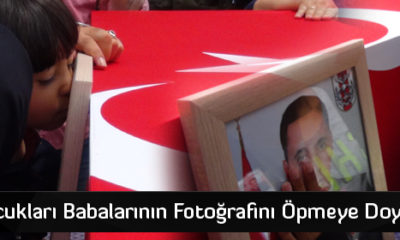 Şehit Çocukları Babalarının Resmini Öpmeye Doyamadı