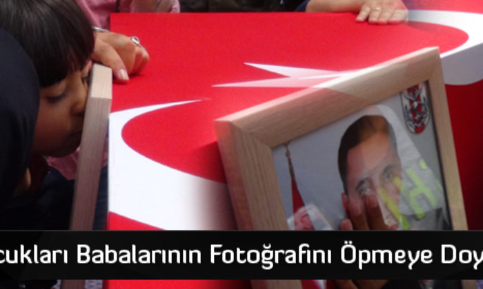 Şehit Çocukları Babalarının Resmini Öpmeye Doyamadı