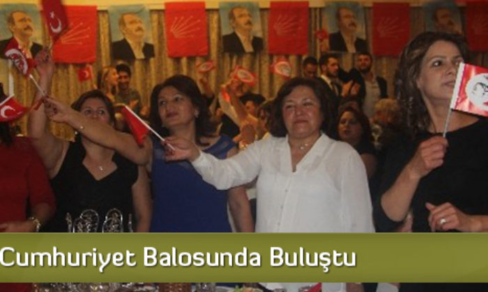 CHP’liler Cumhuriyet Balosunda Buluştu