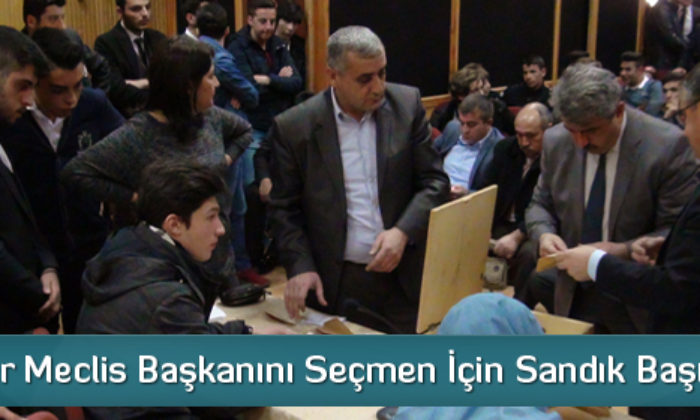 Öğrenciler Sandık Başına Gitti