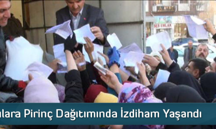 Sığınmacılara Pirinç Dağıtımında İzdiham