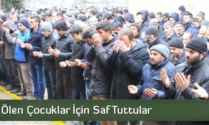 Yangında Ölen Çocuklar İçin Saf Tuttular
