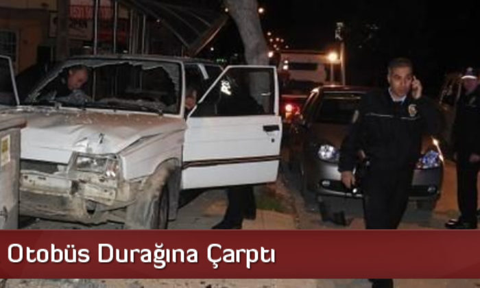 Otomobil Otobüs Durağına Çarptı