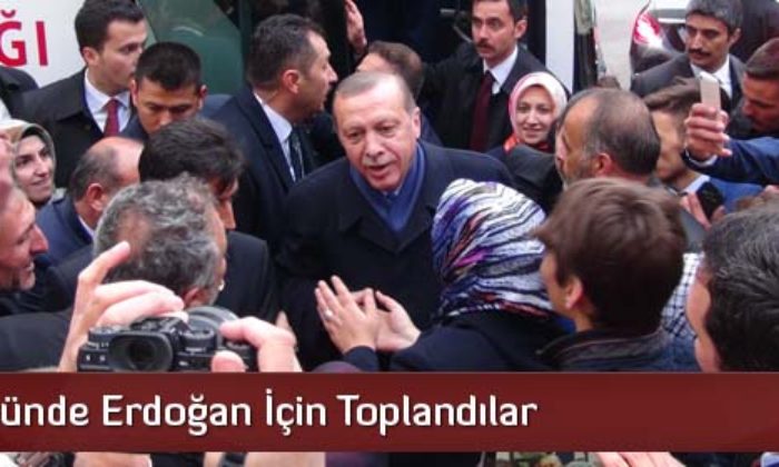Valilik Önünde Erdoğan İçin Toplandılar