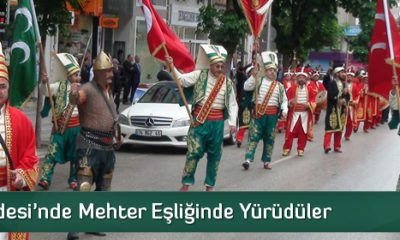 Gazi Caddesi’nde Mehter Eşliğinde Yürüdüler