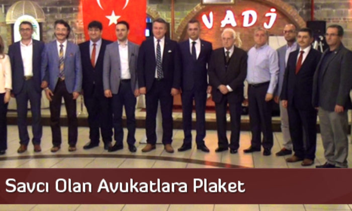 Hakim Ve Savcı Olan Avukatlara Plaket