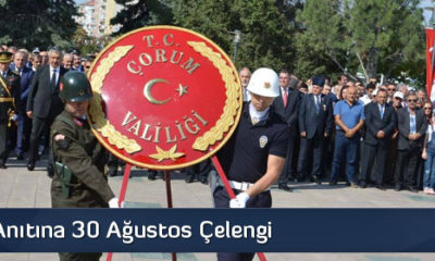 Atatürk Anıtına 30 Ağustos Çelengi