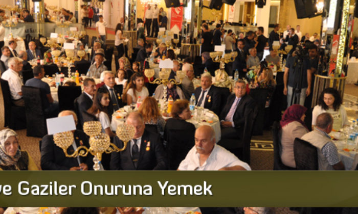Şehitler Ve Gaziler Onuruna Yemek