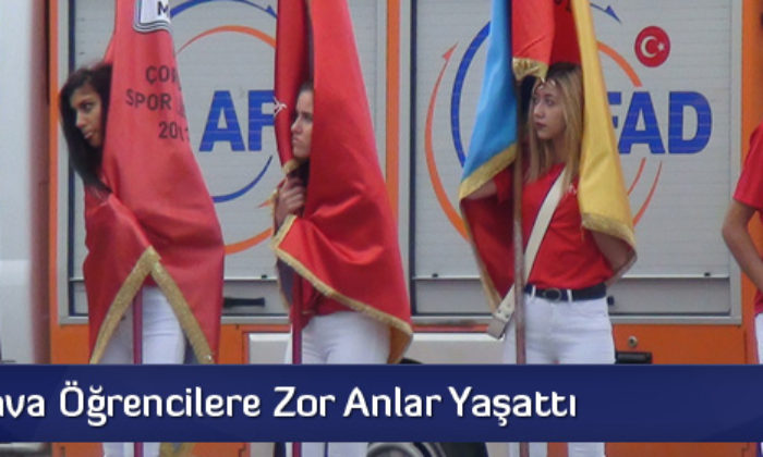 Gençler Bayraklara Sığındı