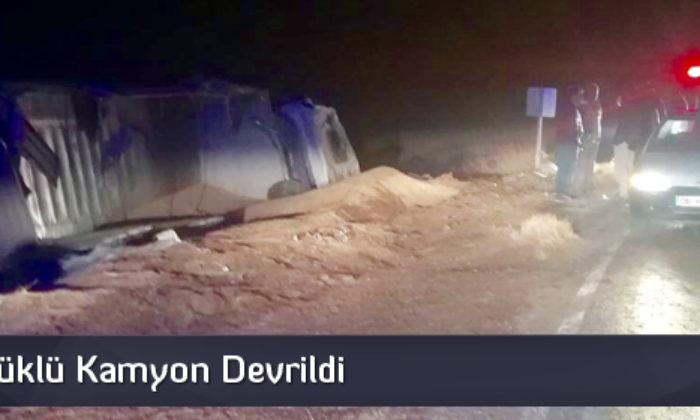 Buğday Yüklü Kamyon Devrildi