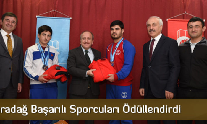 Gül ve Karadağ Başarılı Sporcuları Ödüllendirdi