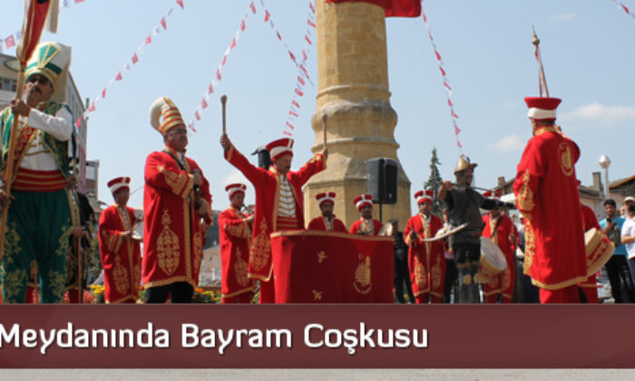 Hürriyet Meydanında Bayram Coşkusu