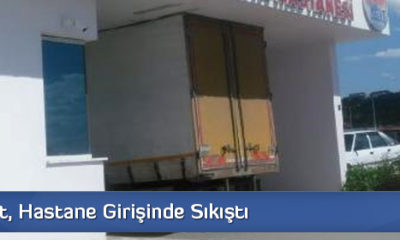 Kamyonet, Hastane Girişinde Sıkıştı