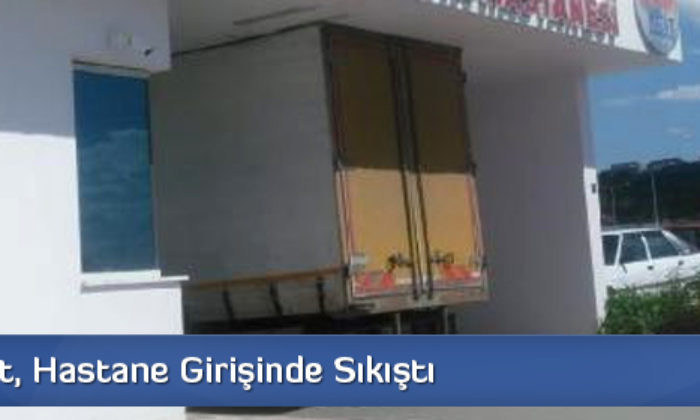 Kamyonet, Hastane Girişinde Sıkıştı