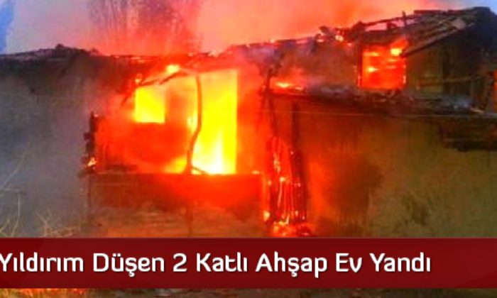 Yıldırım Düşen 2 Katlı Ahşap Ev Yandı