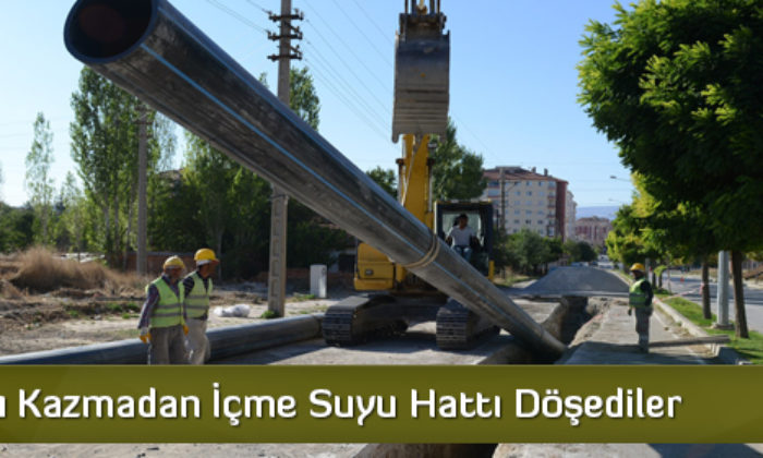 Yolu Kazmadan İçme Suyu Hattı Döşediler