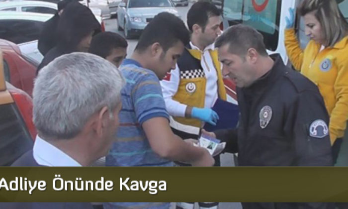 Adliye Önünde Kavga