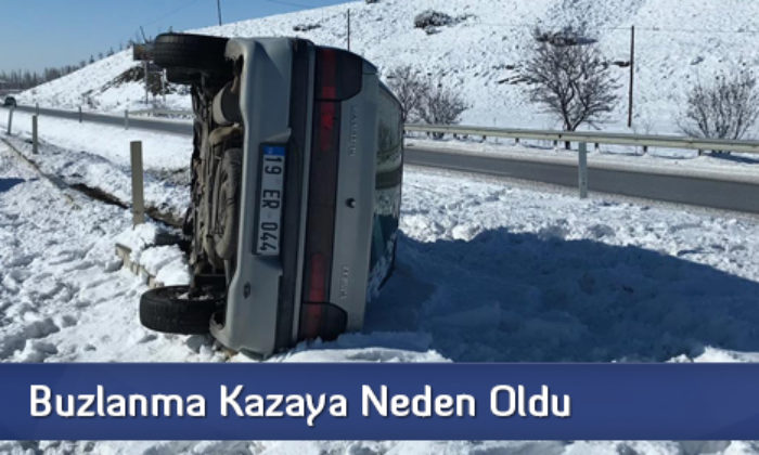 Otomobil Bariyerlere Çarparak Devrildi  