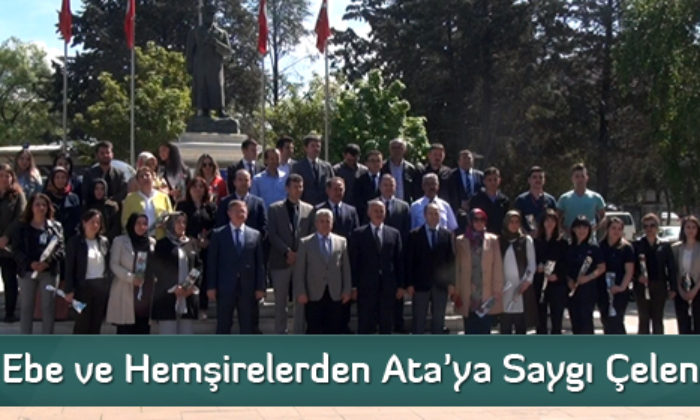 Ebe ve Hemşirelerden Ata’ya Saygı Çelengi