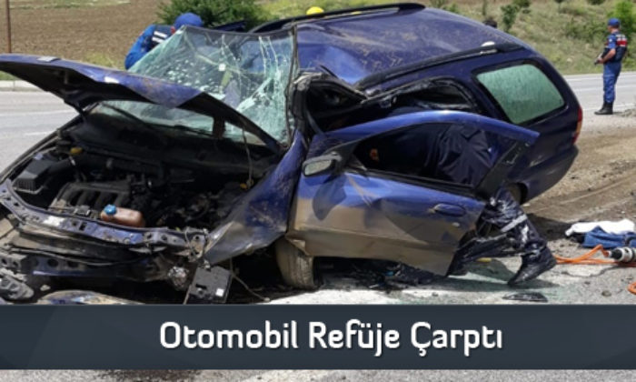 Otomobil Refüje Çarptı
