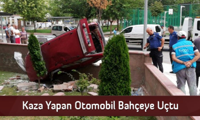 Kaza Yapan Otomobil Bahçeye Uçtu