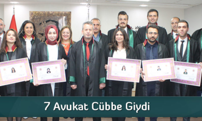 7 Avukat Cübbe Giydi