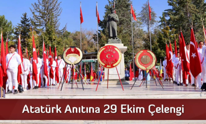 Atatürk Anıtına 29 Ekim Çelengi
