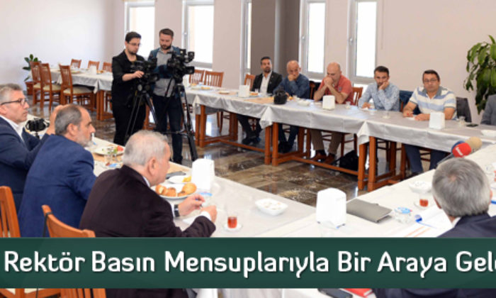 Rektör Basın Mensuplarıyla Bir Araya Geldi