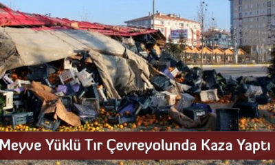Meyve Yüklü Tır Çevreyolunda Kaza Yaptı