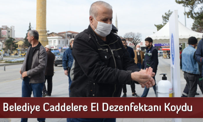 Belediye Caddelere El Dezenfektanı Koydu